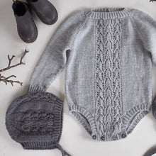 Last inn bildet i Galleri-visningsprogrammet, Pryd sett (body, kyse og sokker)