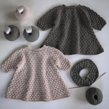 Last inn bildet i Galleri-visningsprogrammet, Perlemors boblekjole med skaut