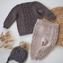 Last inn bildet i Galleri-visningsprogrammet, Prydsett (genser, tights og lue)