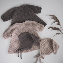 Last inn bildet i Galleri-visningsprogrammet, Perlemors boblekjole med skaut