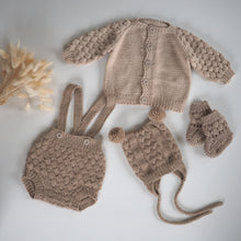 Last inn bildet i Galleri-visningsprogrammet, Perlemors boblesett (dress, jakke, seleshorts, luer og sokker)