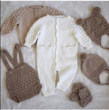 Last inn bildet i Galleri-visningsprogrammet, Perlemors boblesett (dress, jakke, seleshorts, luer og sokker)