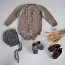 Last inn bildet i Galleri-visningsprogrammet, Pryd sett (body, kyse og sokker)